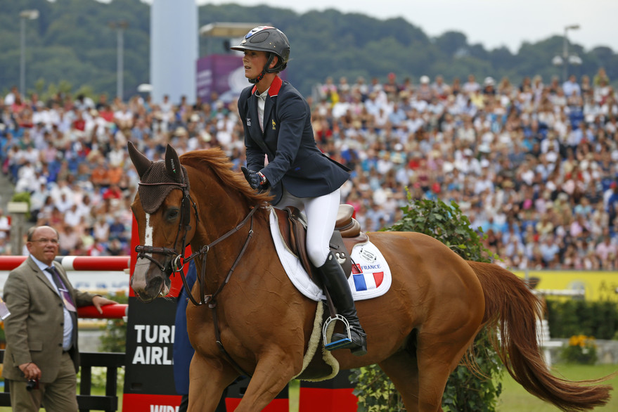 Flora de Mariposa in back | World Showjumping ring of the